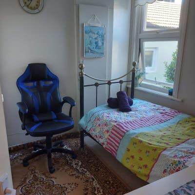 Bright, quiet room in central Worthing flat Main Photo