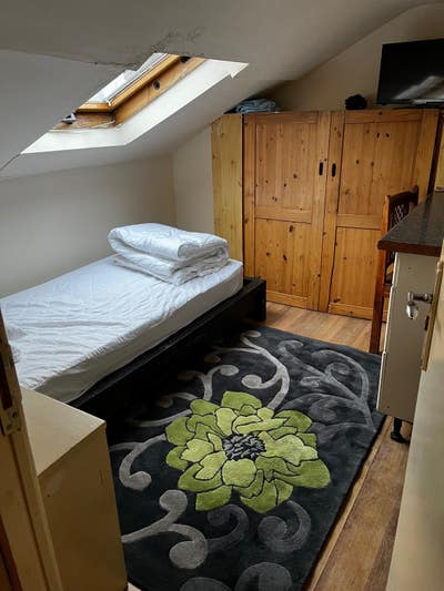 Single room in a quiet house  Main Photo