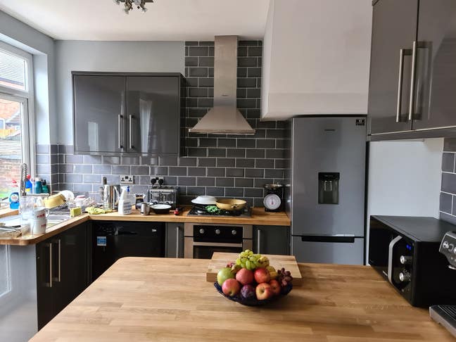 A Double  Bedroom  Available for Female Tenant Main Photo