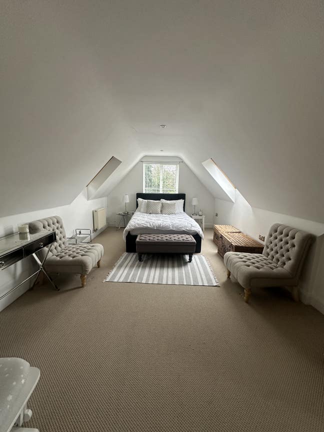 Spacious En-suite entire loft room/apartment  Main Photo