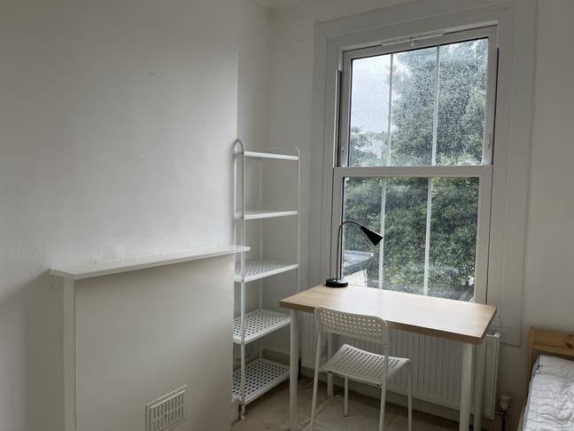 Nice, bright and good size single room Main Photo