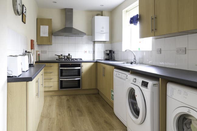 Double ensuite close to HTRW ✈️   Main Photo