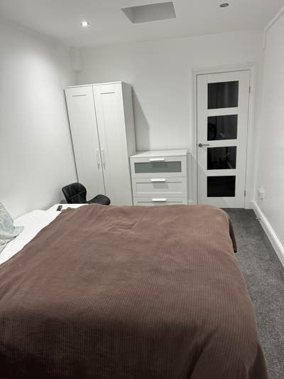Ilford Gants Hill new studio Fully furnished Main Photo