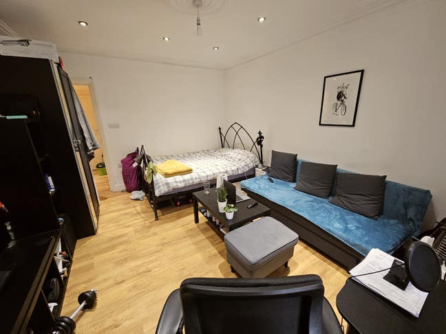 Double Bedroom in Cozy Open-Plan House, Stokey N16 Main Photo