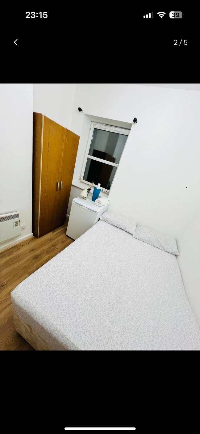 Double bedroom with Pvt washroom@high st, Hounslow Main Photo