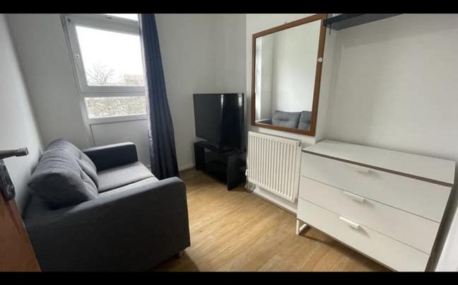 Zone 2** 10 Min to Canary**Comfy Rooms Main Photo