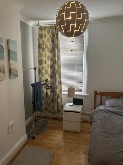 Single room, mini fridge, tv, use of all facilitie Main Photo