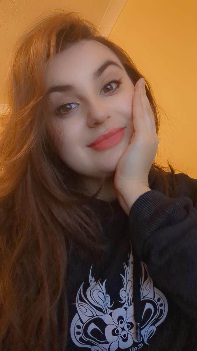 Young professional female seeks room Main Photo