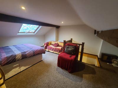 A bright loft room, furnished and a decent size Main Photo
