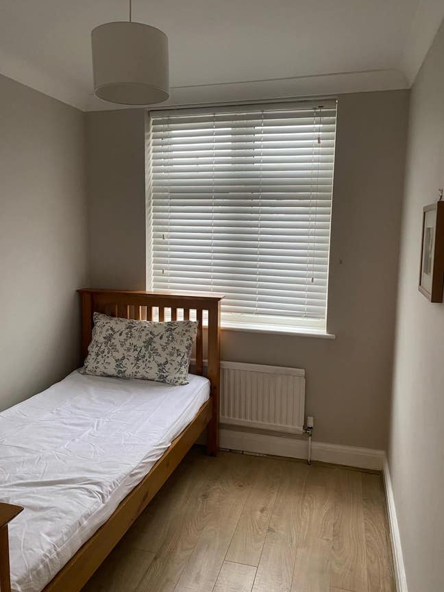 Available now: Single room (all bills inc)  Main Photo