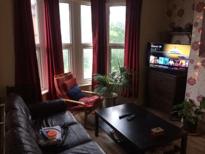 Spacious double room - available December 17th Main Photo