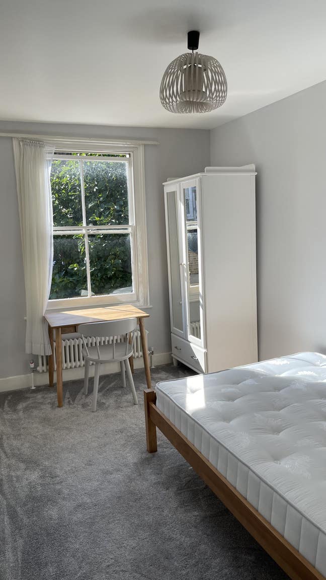 Large room by Clapham Common Main Photo