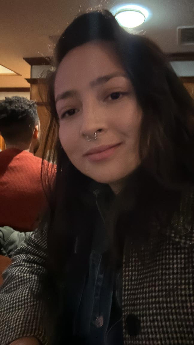 Professional female + small 🐾 Main Photo