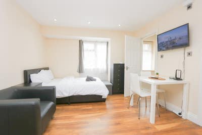 Fully Loaded Modern Studio Flat Inclusive Of Bills Main Photo