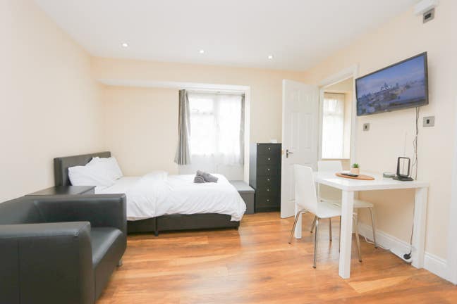 Fully Loaded Modern Studio Flat Inclusive Of Bills Main Photo