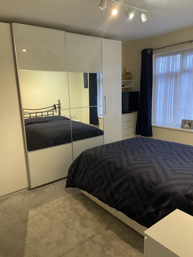 Large double room to rent to a female - ideally  Main Photo