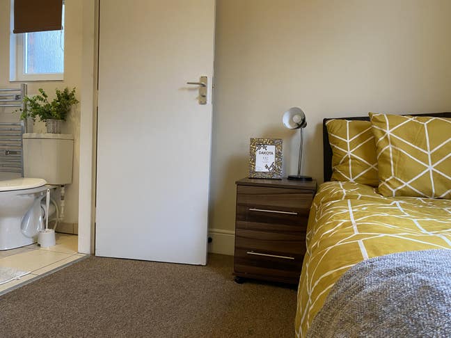 *Rare Find* Single Bedroom with Ensuite Main Photo