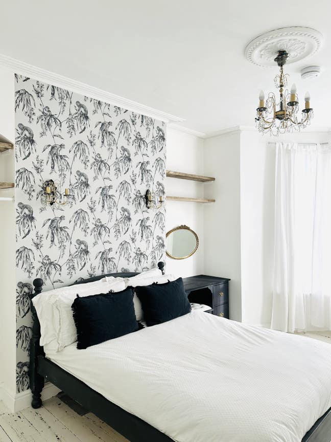 Large Double Room with Private Bathroom Main Photo