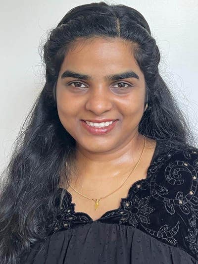 I am a female aged 29.  I am available to mov... Main Photo