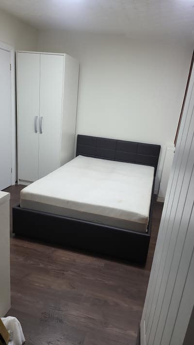 Newly built d Room ensuite Bathroom available UB10 Main Photo