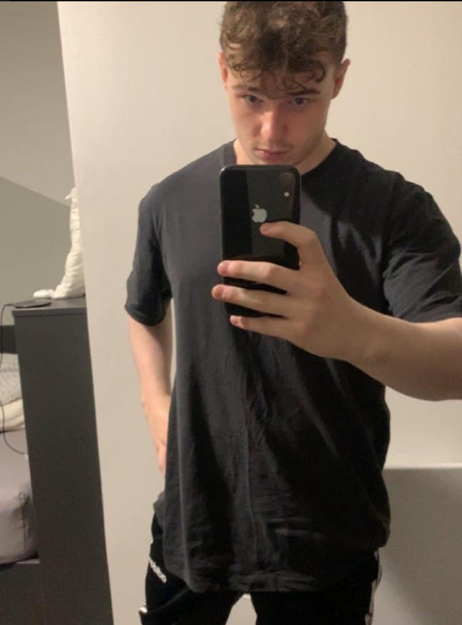 24 year old student looking for a room/flat Main Photo