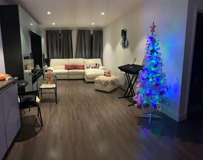 Available NOW! Great Room in an Amazing New Flat! Main Photo