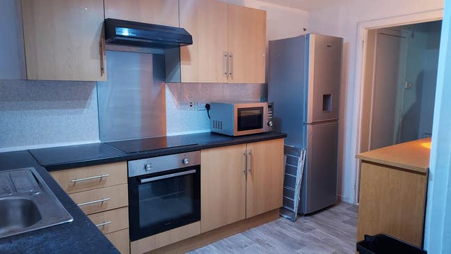 Double & single room for rent bills inc Main Photo