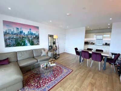 2 Bed/2 Bath Flat with City Views and On-Site Gym Main Photo