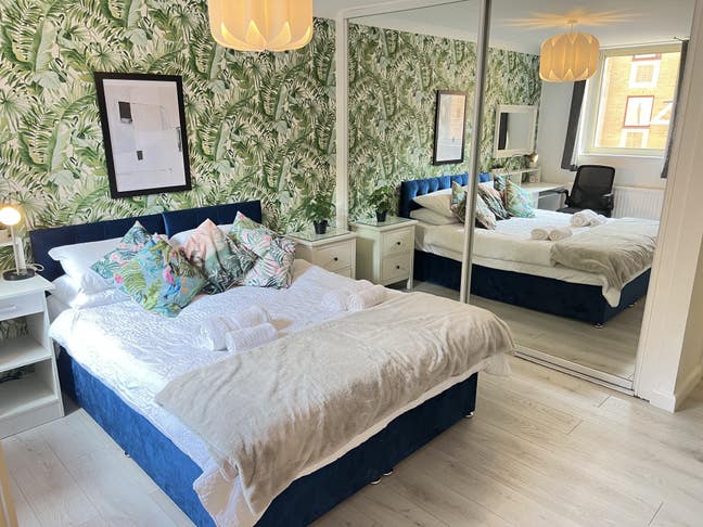 Luxe Haven King Bed En-suite & Double w/ Parking Main Photo