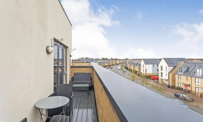 Double Bedroom in 2 Bed Flat Main Photo