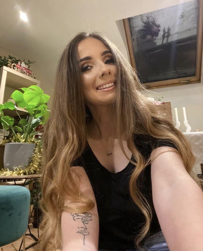 I am a professional female aged 32. I am look... Main Photo