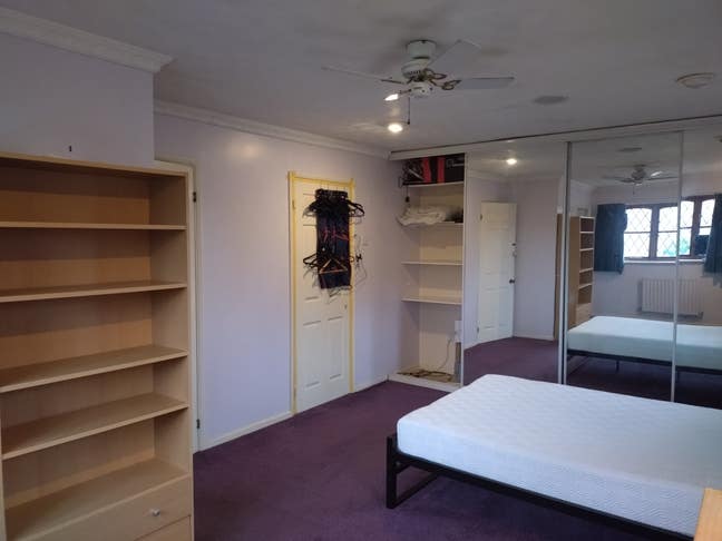 Double room near town/station/shops Main Photo