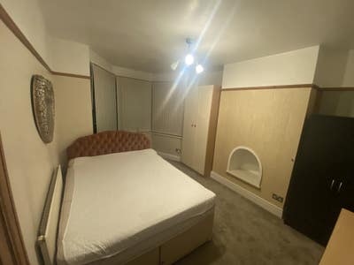 Room available for rent oldbury Main Photo