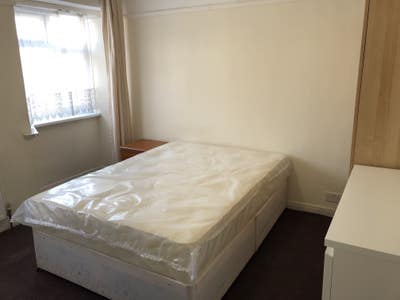 Double Room / Single Occupancy / East Acton Main Photo