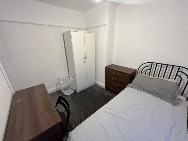 1 Room available. Main Photo