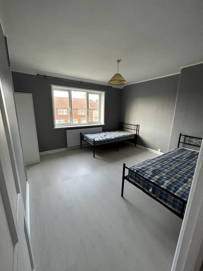 Lovely double room-Morden and St Helier Hospital  Main Photo