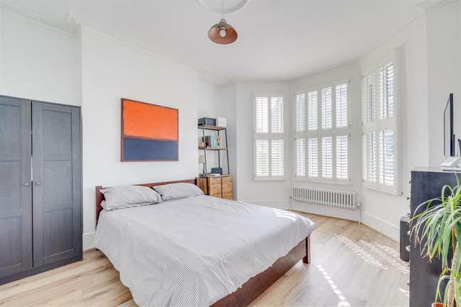 Large bedroom near southfields station Main Photo