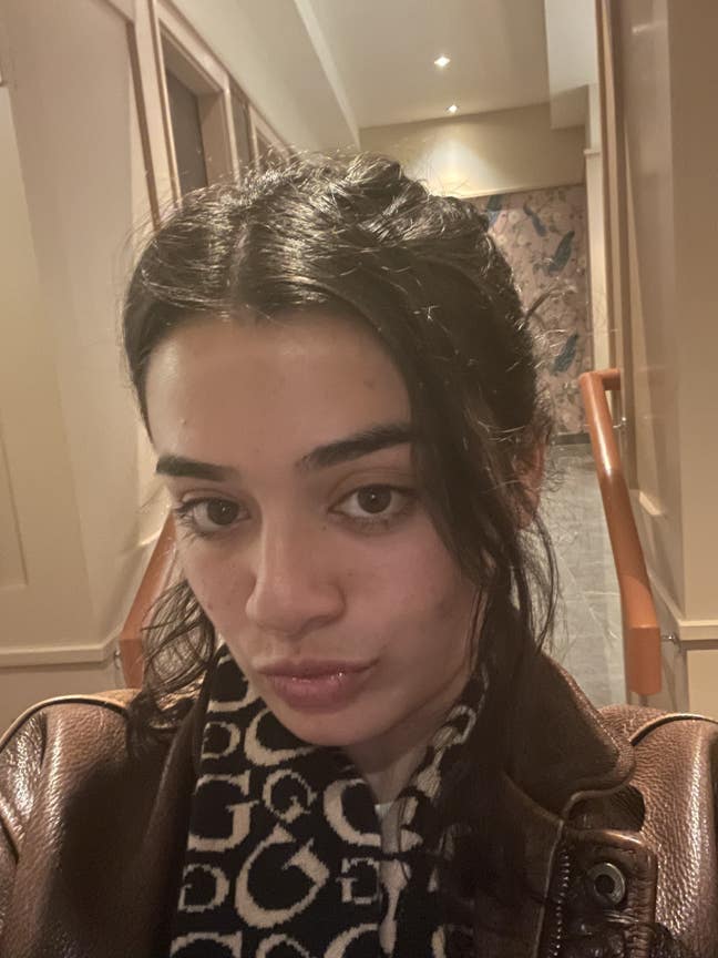 I am a professional female aged 25. I am look... Main Photo