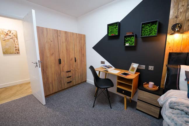 Double room with en-suite BS16  4SZ Main Photo