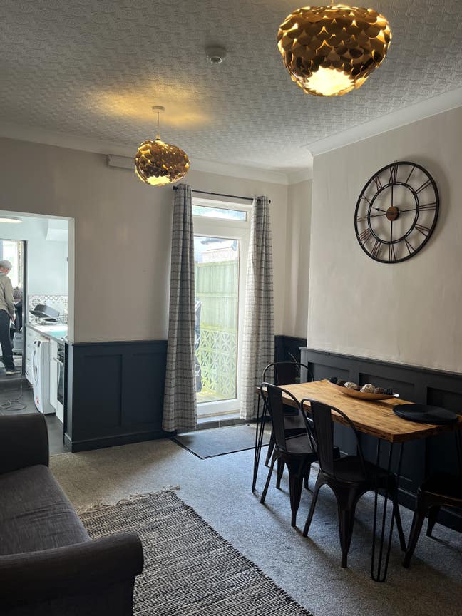 Fabulous, Clean, En-Suite Room in Rotherham  Main Photo