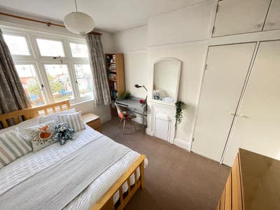 Cosy home by beautiful park, close to town.  Main Photo