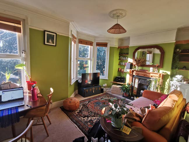 Short term double room in lovely flat on Bear Road Main Photo