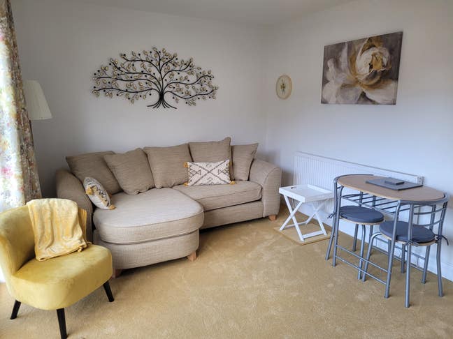 Private Floor in Modern Townhouse Main Photo