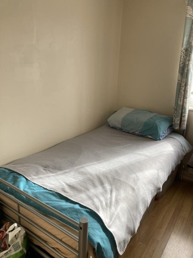Single room close to airport suit airport staff Main Photo