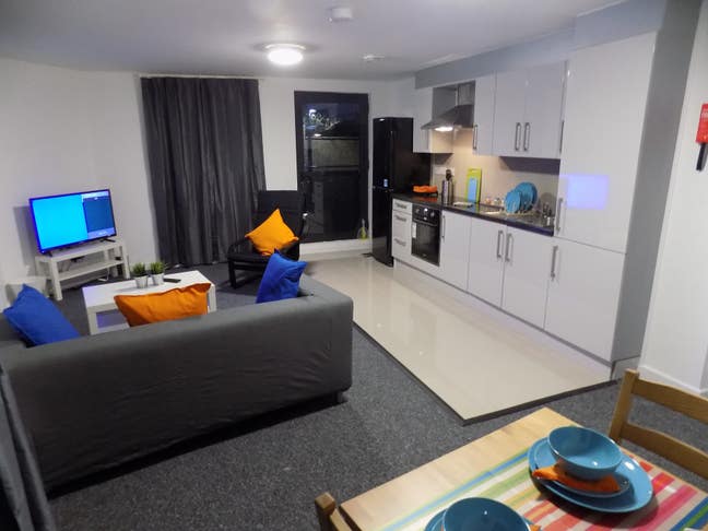 Ensuite Rooms, All Bills Inclusive in 4-Bed Flat! Main Photo