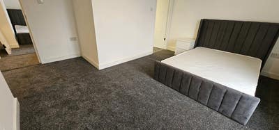 En suit rooms, BILLS INC, m27, near transport,shop Main Photo