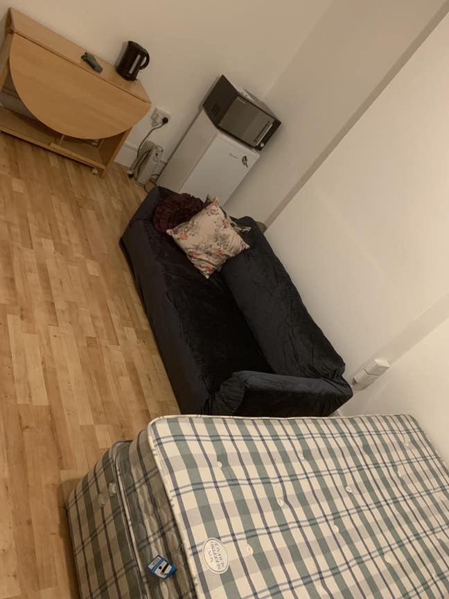 Bedsit- £895 Nr Southgate Tube & Br  Main Photo