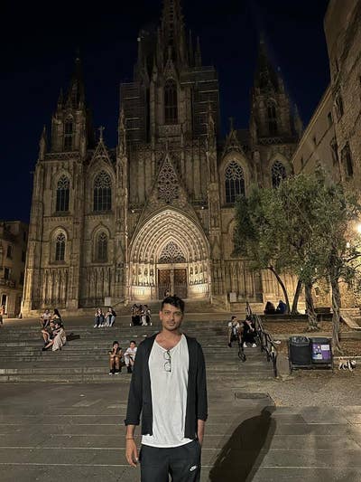 29 year old designer looking for cool housemates Main Photo