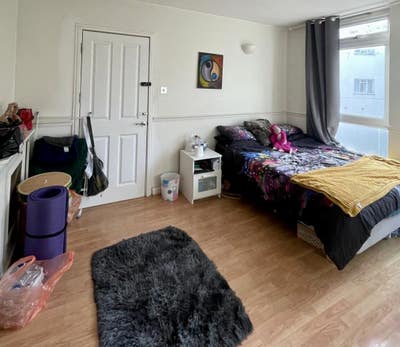 Very large room w/own patio in St John’s Wood Main Photo