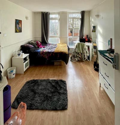 Very large room w/own patio in St John’s Wood Main Photo